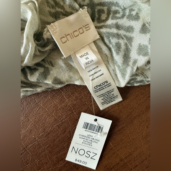 NWT Chico's Patterned Scarf/Wrap Approx 20x72 Off White & Gray - Picture 4 of 7